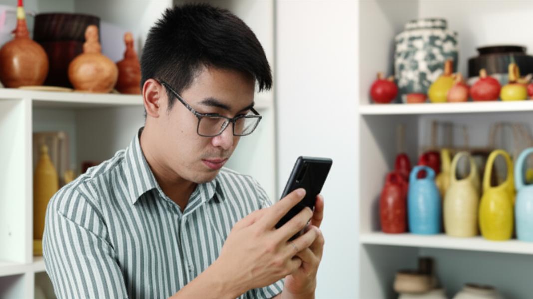 Vietnamese small business owner and TikTok advertising