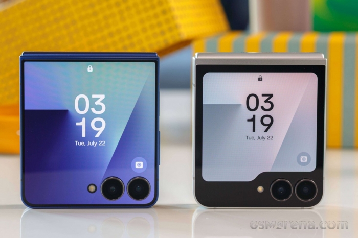 Mở hộp, đánh giá nhanh Galaxy Z Flip7 FE: ‘Bình cũ rượu mới’, thiết kế tối giản, giá rẻ dễ trải nghiệm