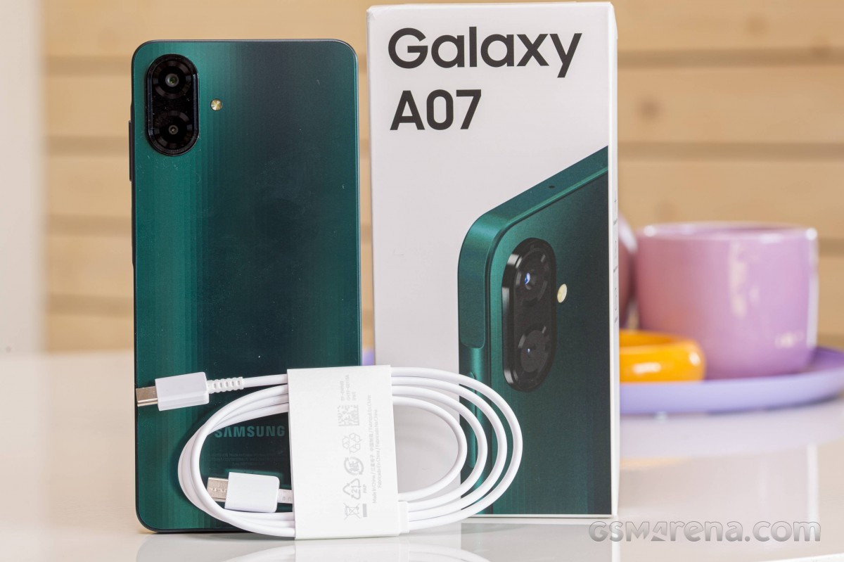 Mở hộp, trên tay Galaxy A07 4G: Điện thoại giá rẻ trang bị xịn, diện mạo đẹp kém gì iPhone 17 1 Mở hộp, trên tay Galaxy A07 4G: Điện thoại giá rẻ trang bị xịn, diện mạo đẹp kém gì iPhone 17