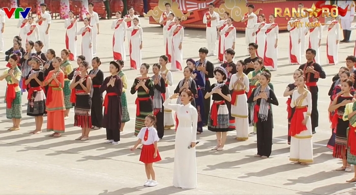 Mỹ Tâm nhận xét về bé gái 7 tuổi hát Quốc ca 2/9, từng tham gia nhiều chương trình lớn trước đó my tam nhan xet ve be gai 7 tuoi hat quoc ca 2 9 tung tham gia nhieu chuong trinh lon truoc do