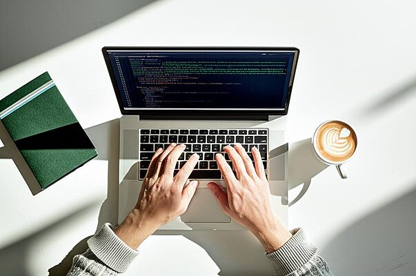 Hình ảnh minh họa quy trình 5 bước và mẹo viết prompt engineering thần thánh, giúp điều khiển AI hiệu quả.